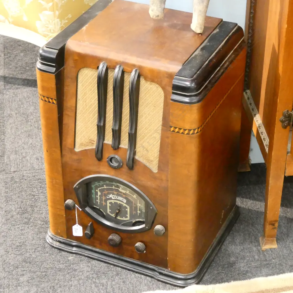 VINTAGE COURIER RADIO H. 560MM Image 1++