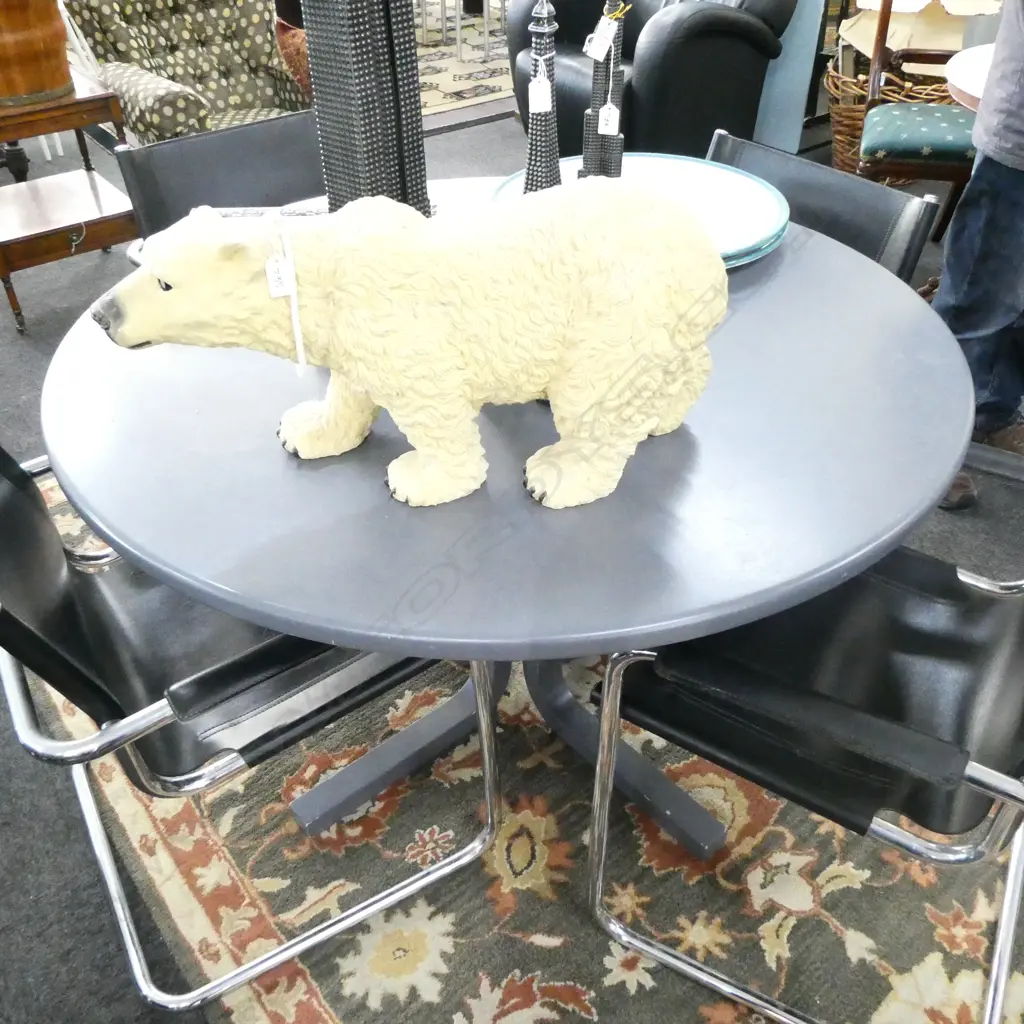 ROUND KITCHEN TABLE Image 1++