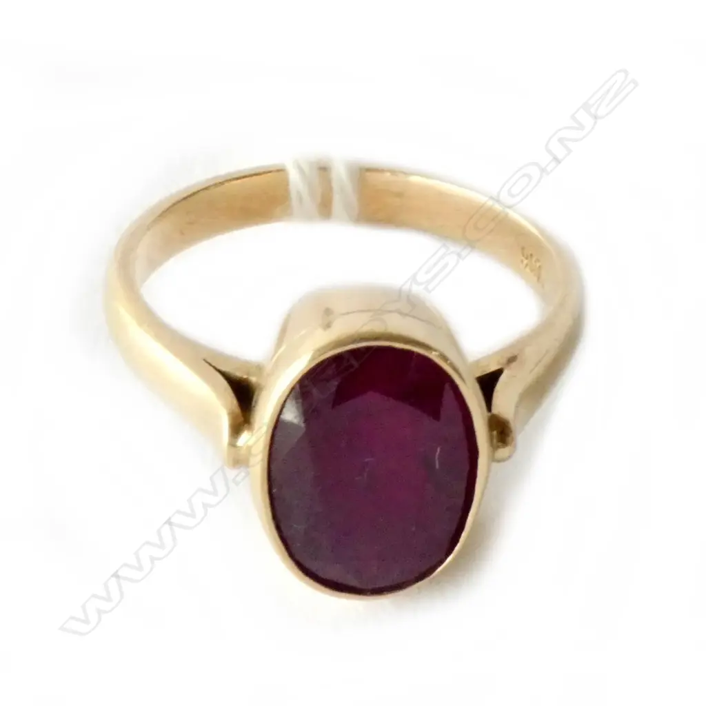 9CT GOLD & RUBY RING Image 1++