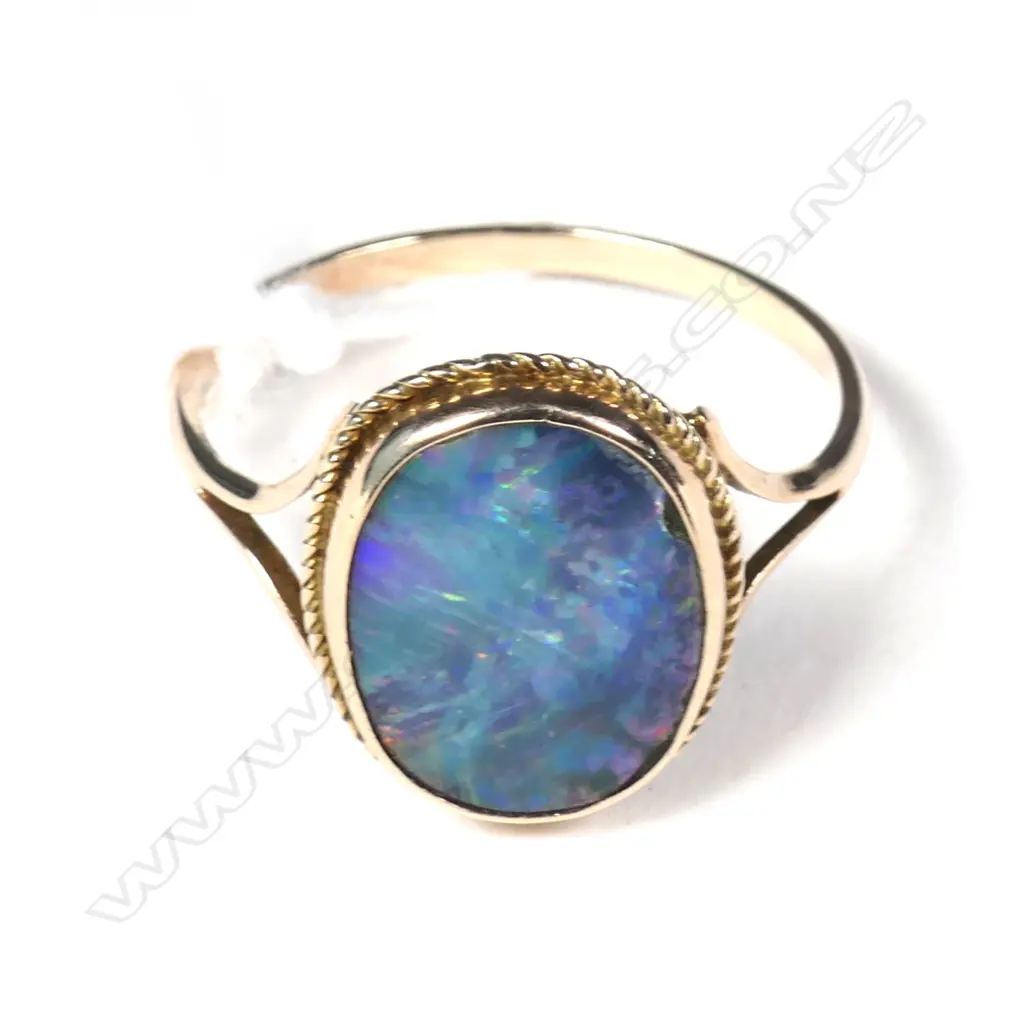 RETRO 9CT GOLD AND OPAL RING Image 1++
