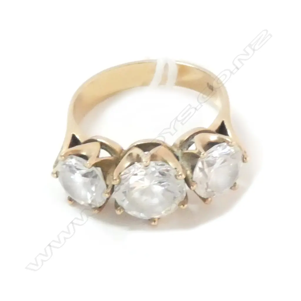 9CT THREE STONE CZ RING 5.4 GRAMS Image 1++
