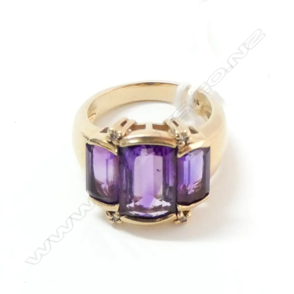 9CT 3 BAGUETTE AMETHYST & DIAMOND RING CENTRE STONE CHIPPED 6.85 GRAMS Image 1++