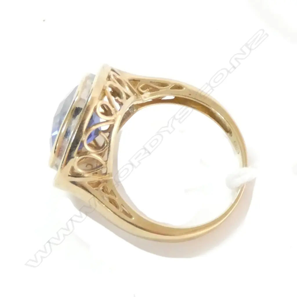 9CT BLUE STONE & DIAMOND RING 5.3 GRAMS Image 1++