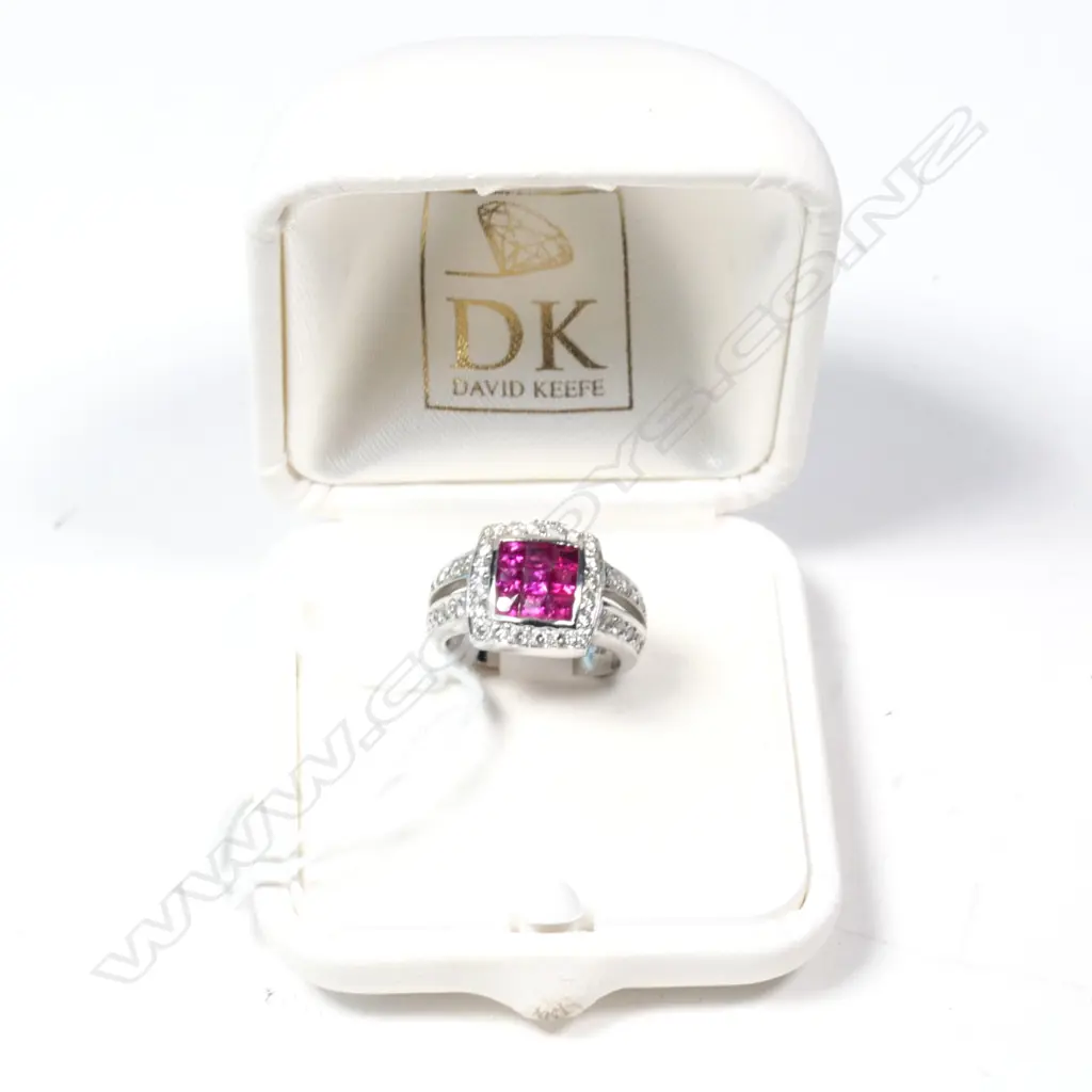 18 CT WHITE GOLD RING PRINCESS CUT RUBIES SURROUNDED BY DIAMONDS Image 1++