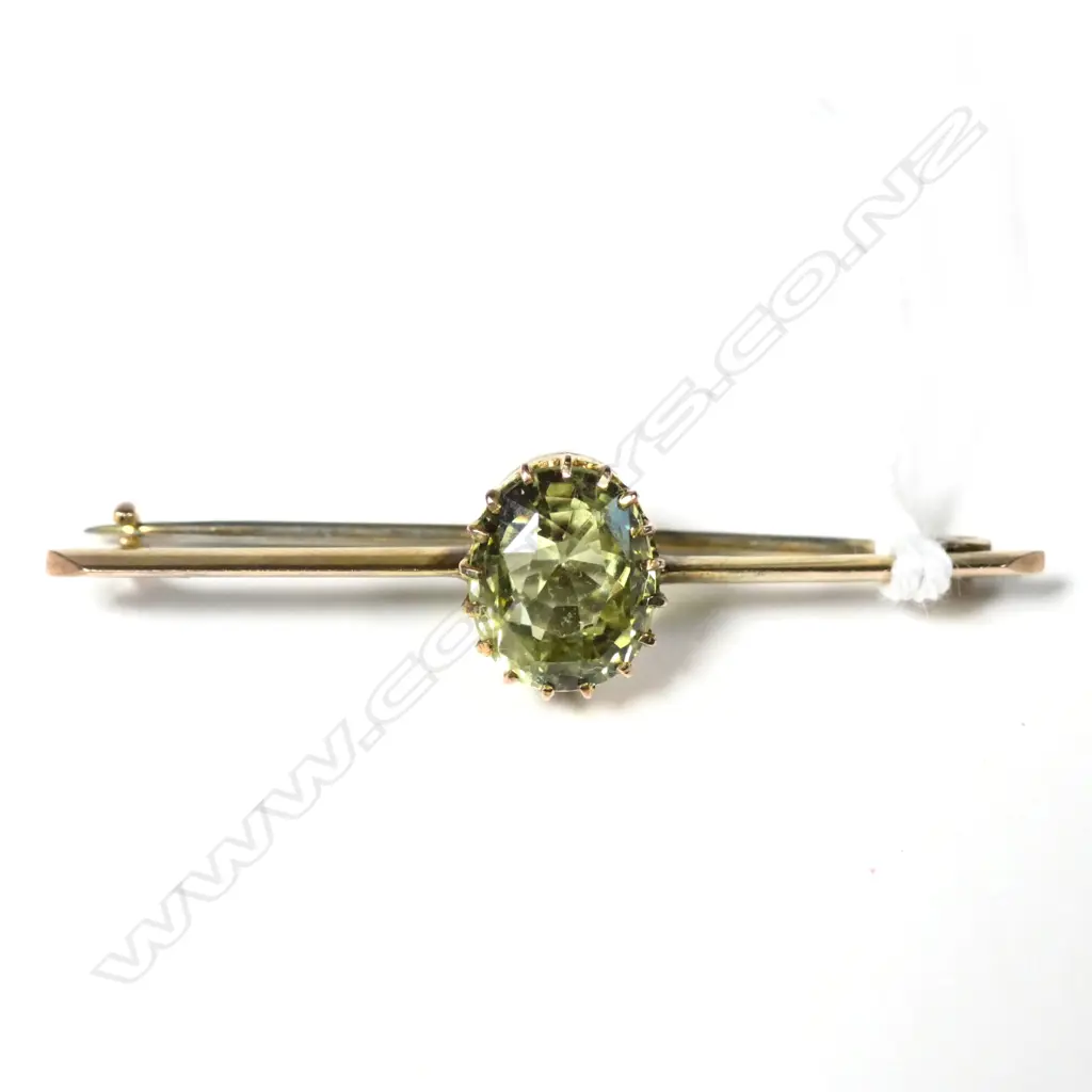 9ct & PERIDOT?  or BERYL?  BAR BROOCH Image 1++