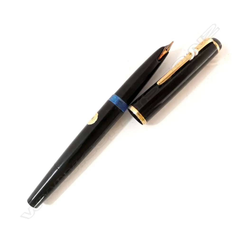 VINTAGE MONTBLANC No 32 Fountain Pen 14ct nib. Image 1++