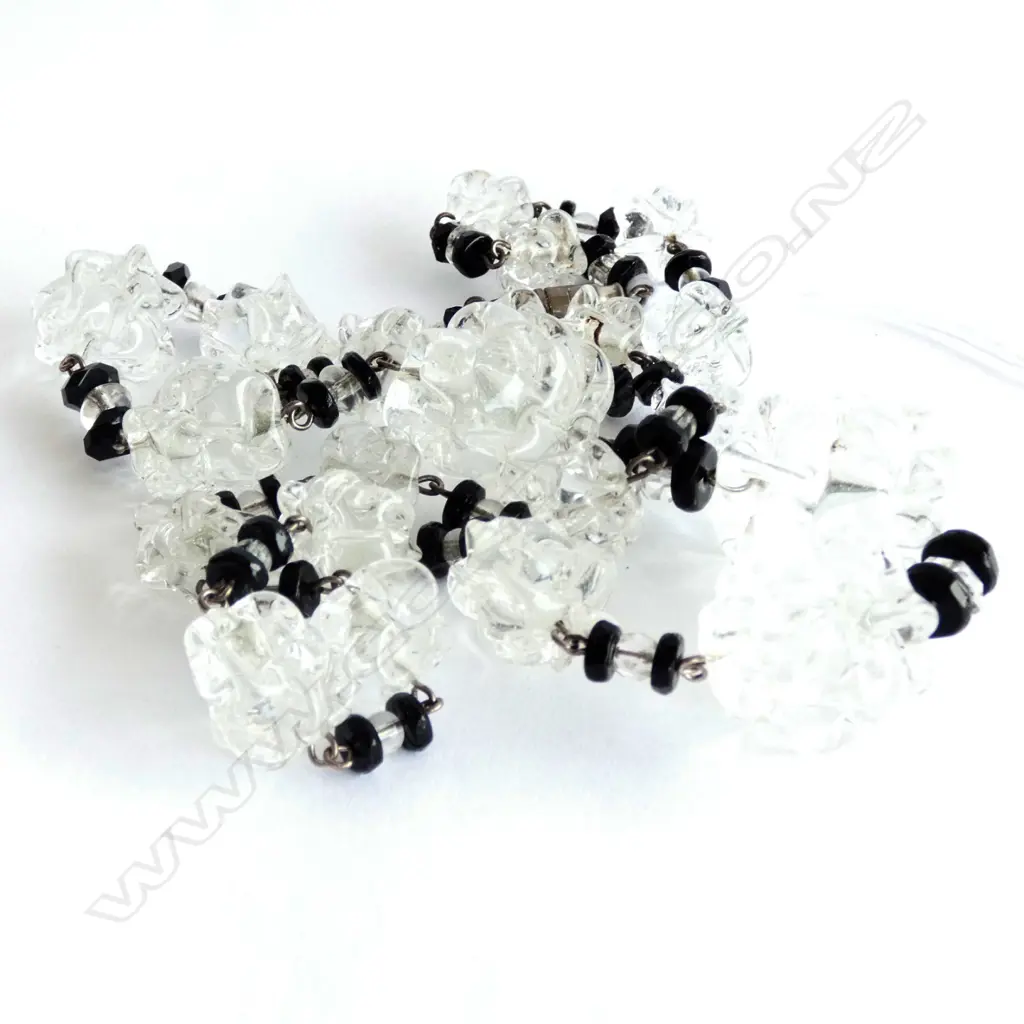 VINTAGE CRYSTAL AND JET NECKLACE Image 1++