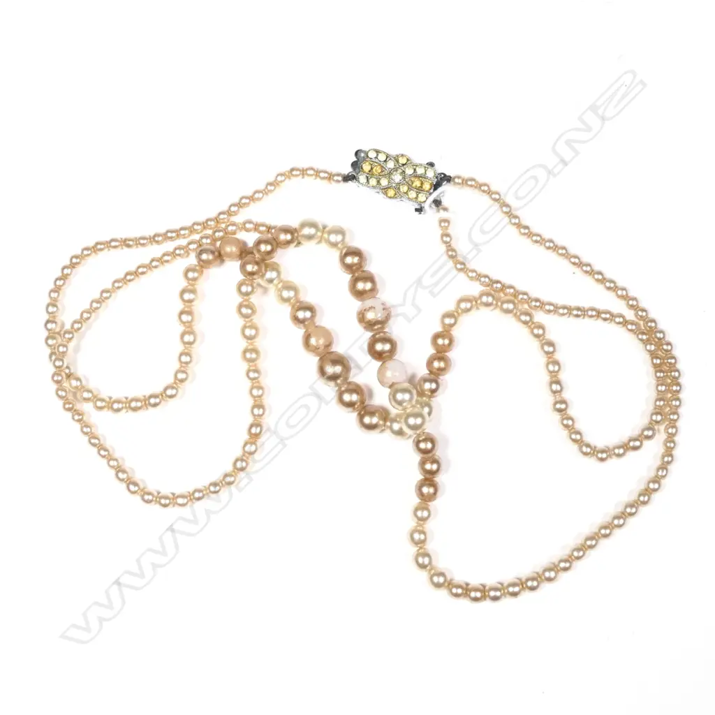 Double string Simulated Pearls, requires repair. Some wear on coating on pearls Image 1++