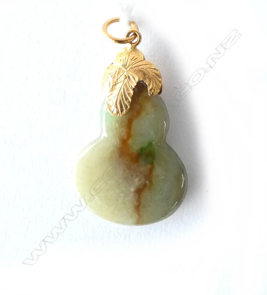 Jade Pendant with Gold Clasp Image 1++