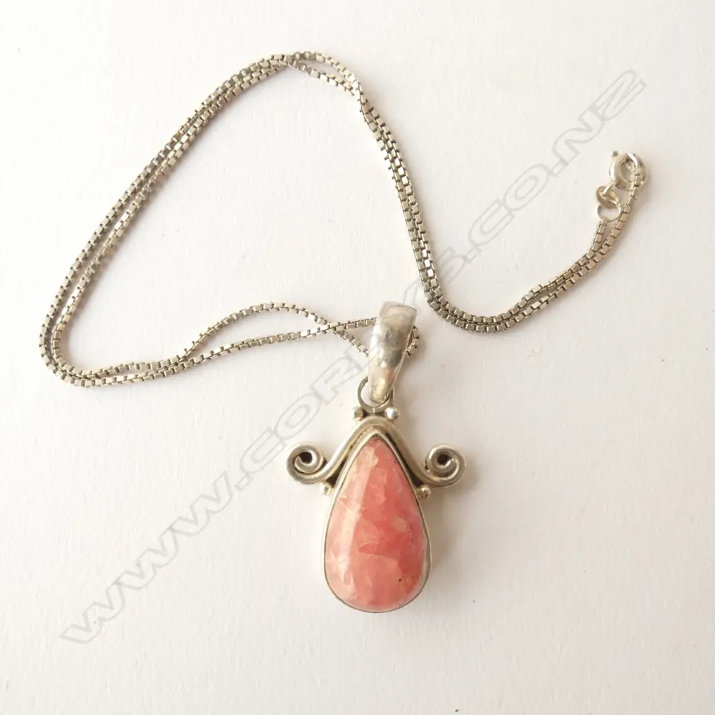 SILVER & RED CRYSTAL PENDANT ON SLVER CHAIN Image 1++