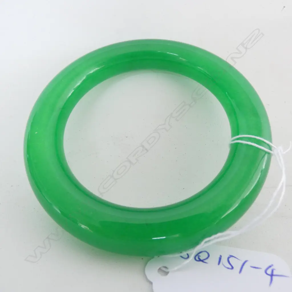 JADE VIBRANT GREEN BANGLE Image 1++