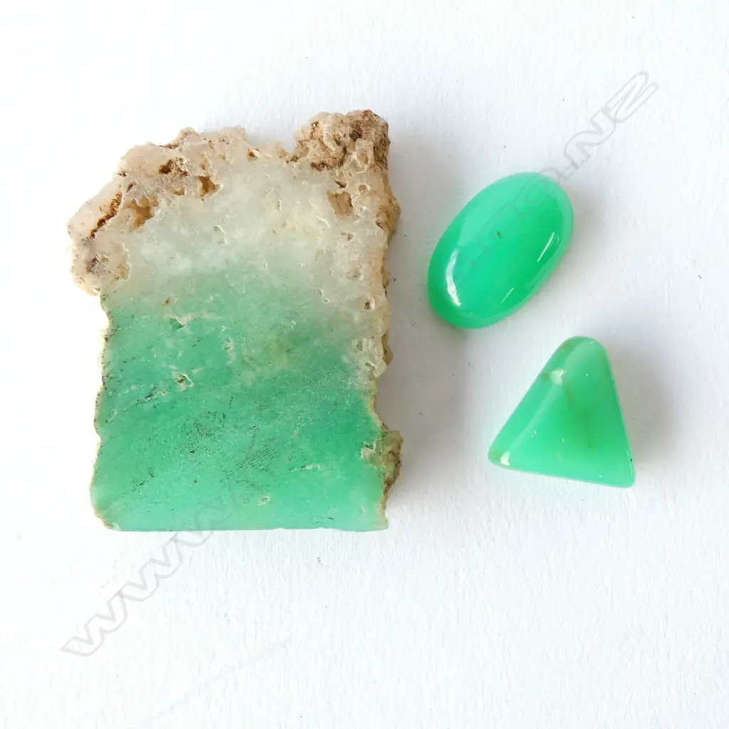 3 x Jade Pieces Image 1++