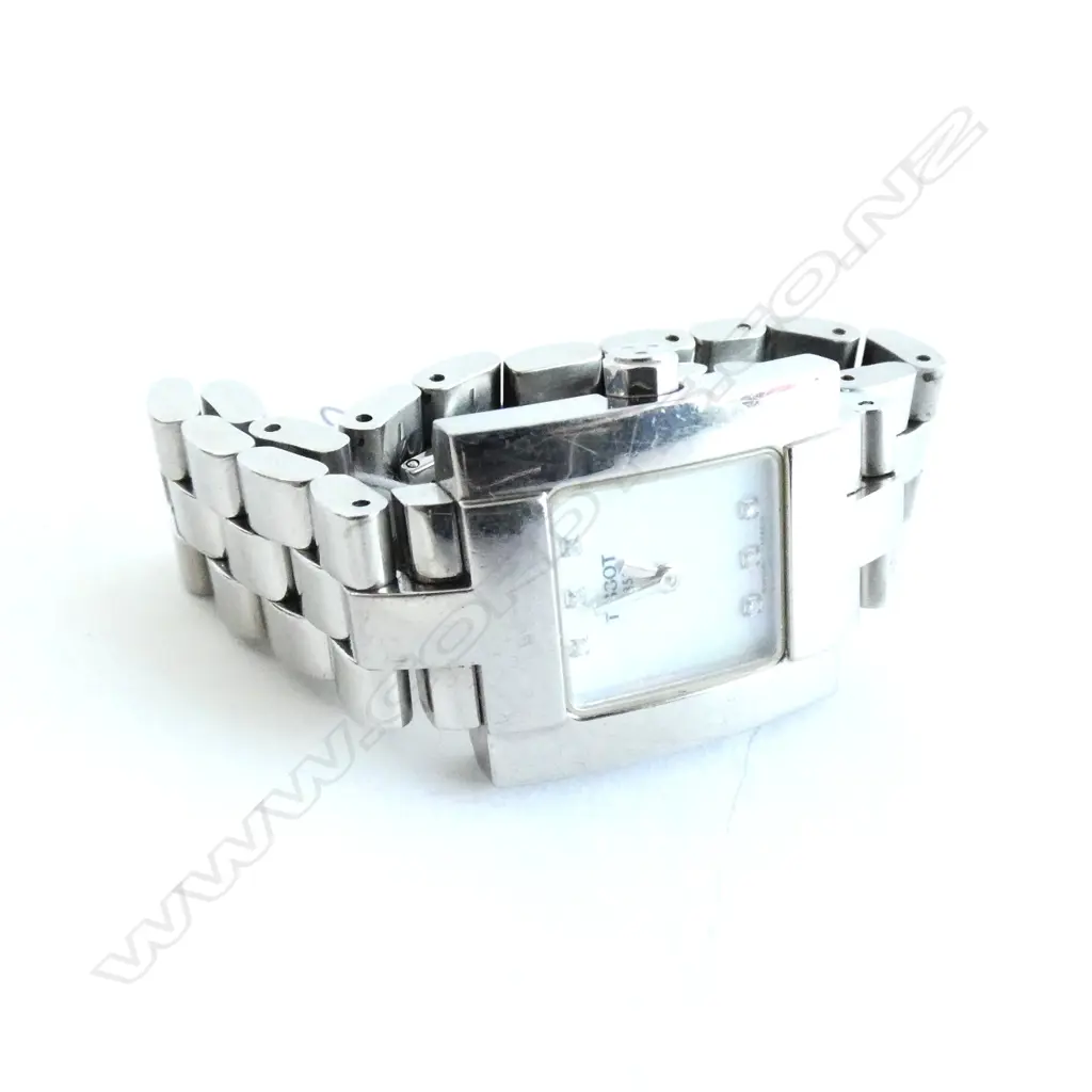 TISSOT LADIES WRIST WATCH  (NEEDS A BATTERY) Image 1++