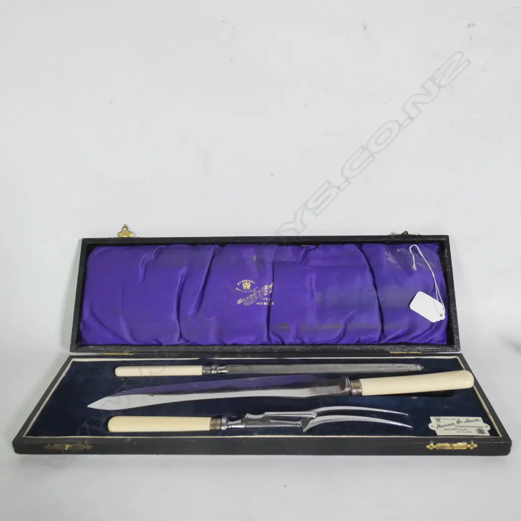 3 PIECE CARVING SET, BOXED  Image 1++