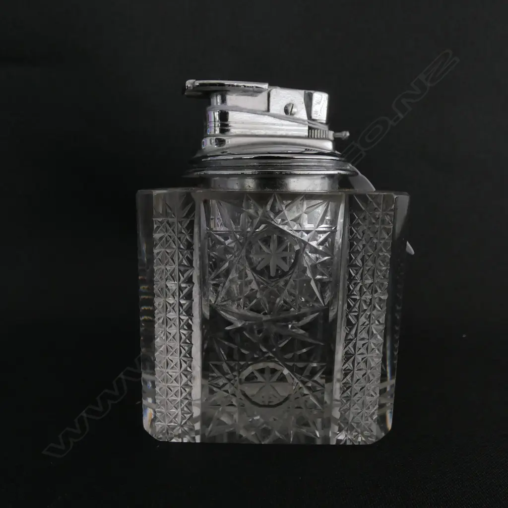 CUT GLASS TABLE LIGHTER, H. 90MM Image 1++