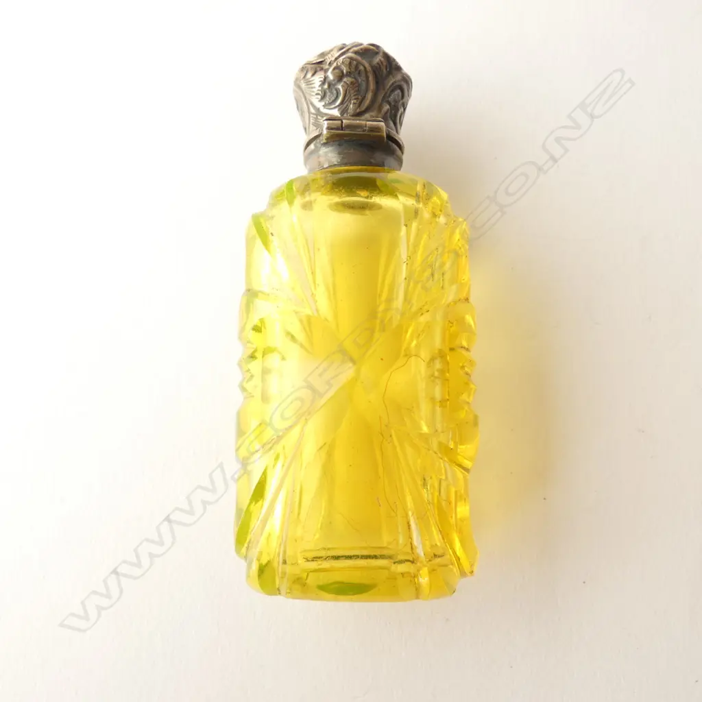 VICTORIAN SILVER TOPPED URANIUM GLASS SCENT BOTTLE Image 1++