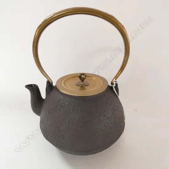 JAPANESE IRON TEAPOT 160MM DIA