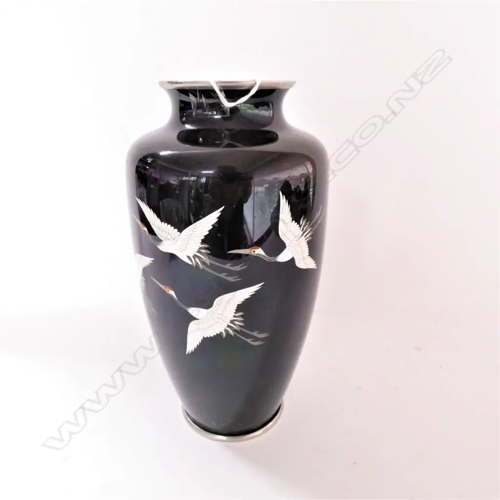 CLOISONNE VASE, BLACK ENAMEL WITH CRANE BIRDS, H. 220MM Image 1++