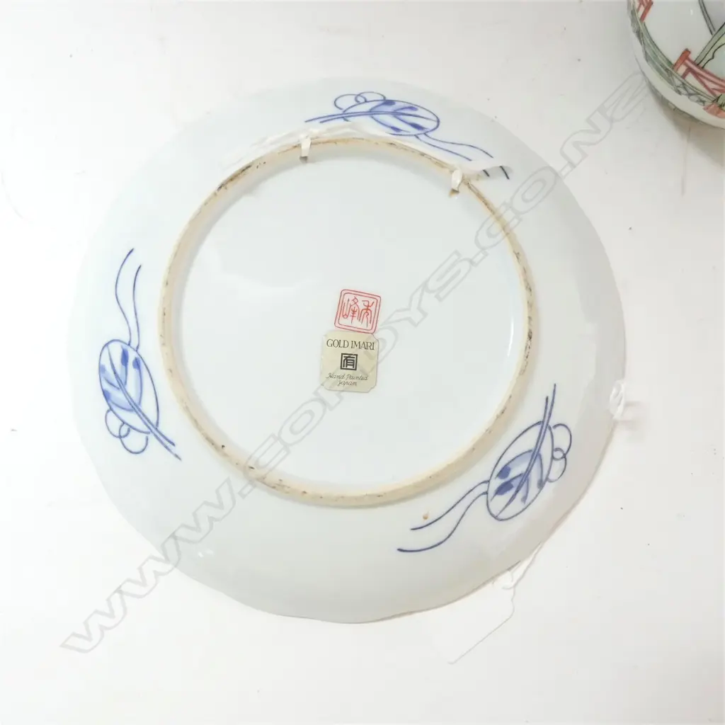 2 ORIENTAL PCES IMARI PLATE & GINGER JAR NO LID Image 1++