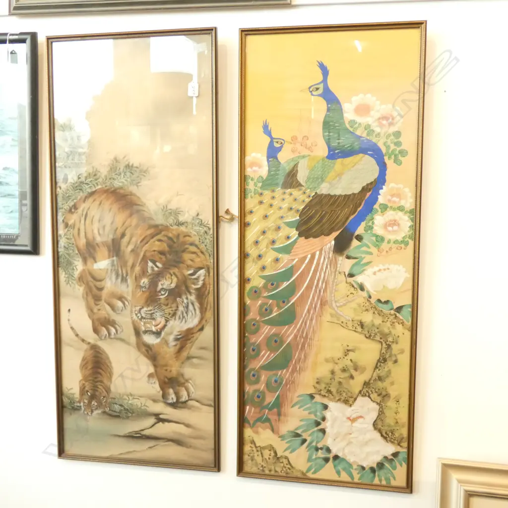 TWO CHINESE SILK PAINTINGS Image 1++