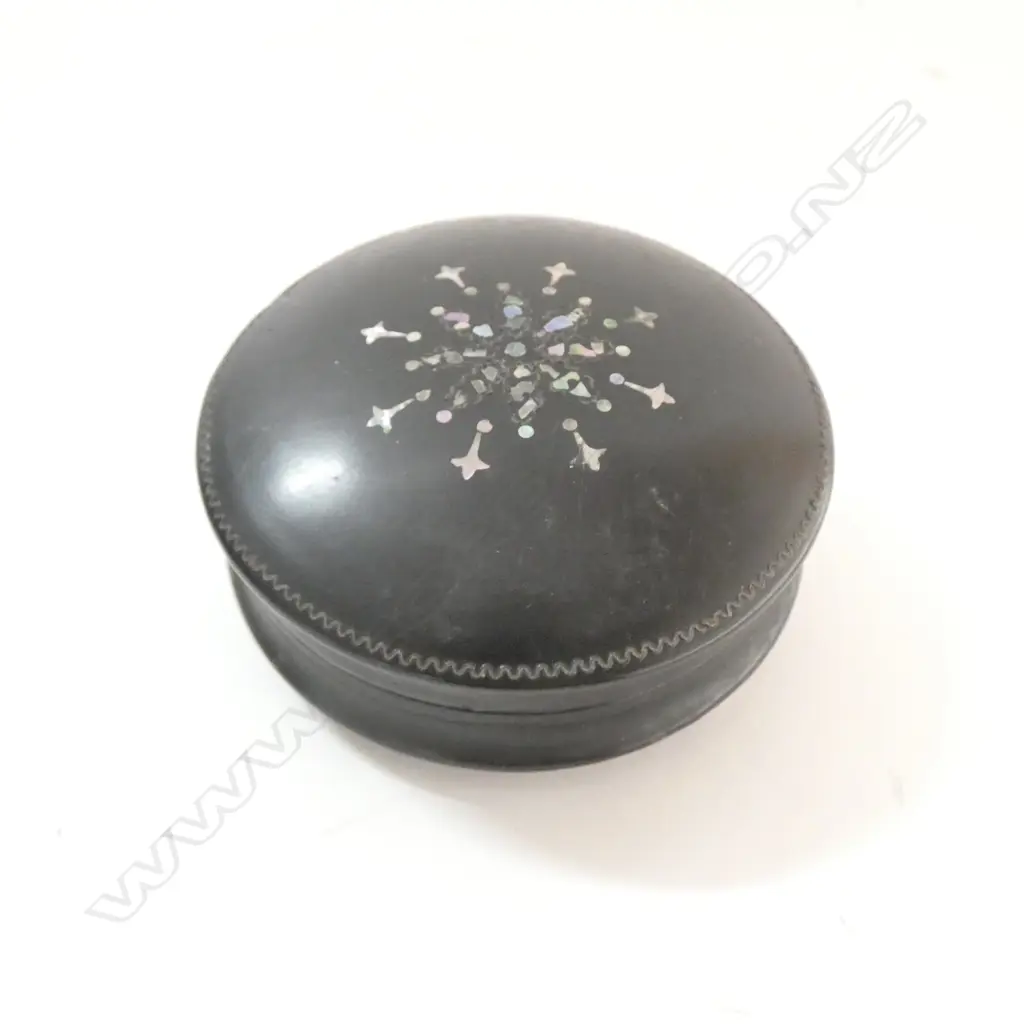 19thC PAPIER-MACHE BOX - M.O.P. STARBURST LID Image 1++