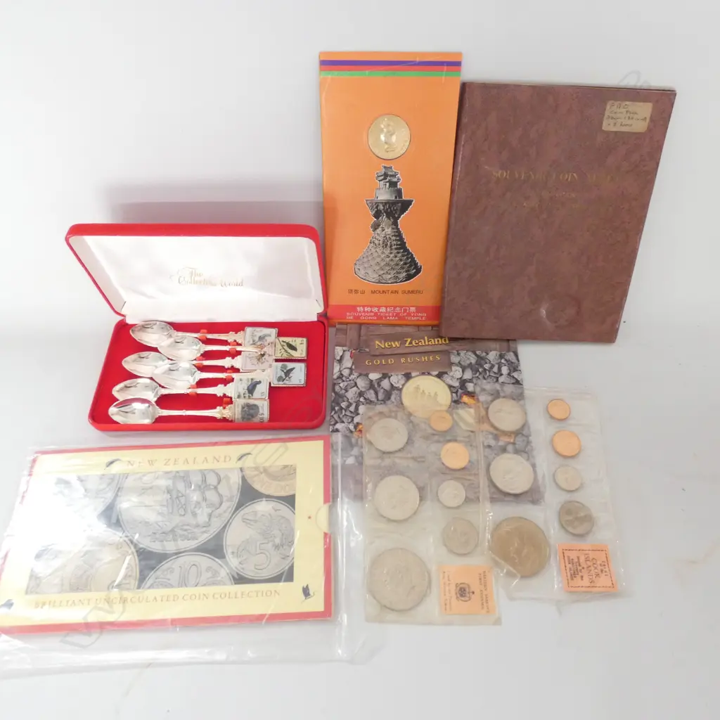 ASSORTED NZ & OTHER UNC. COINS & TEASPOONS Image 1++