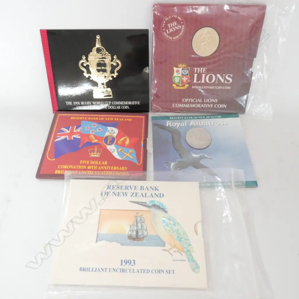 NZ RESERVE BANK UNC. COIN PRESENTATION PACKS, 1 SET, 3 $5, ETC. Image 1++