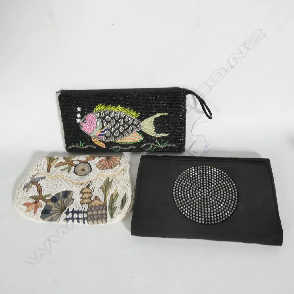 3 BEADED BAGS, W. 190MM Image 1++
