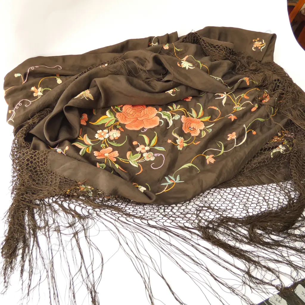 LARGE FRENCH EMBROIDERED SHAWL  Image 1++