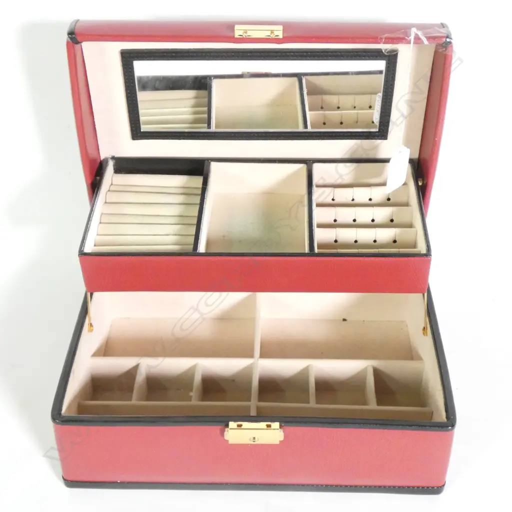 RED LEATHERETTE JEWELLERY BOX  Image 1++