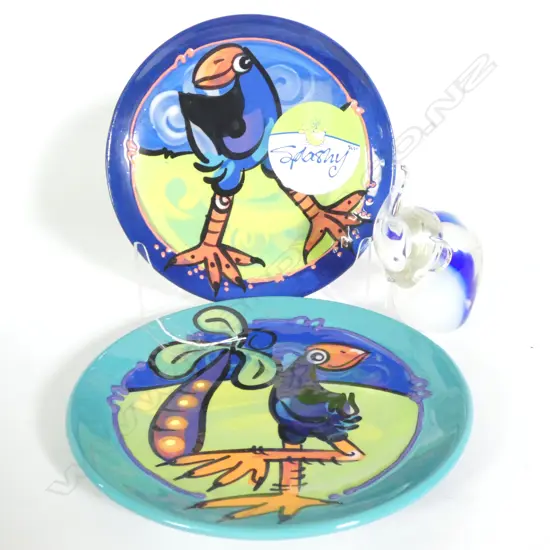 GLASS ELEPHANT PAPERWEIGHT (H. 115MM)  & TW0 NZ PUKEKO PLATES, DIA. 195MM