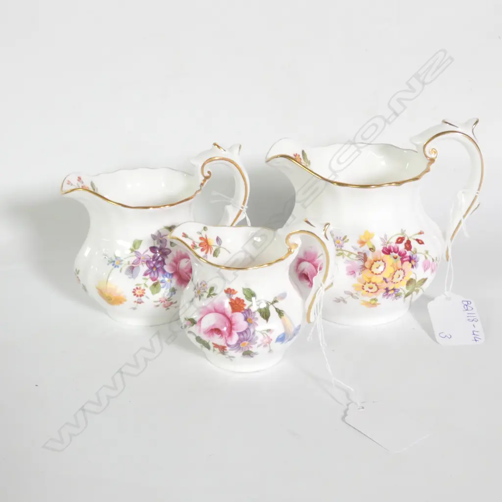 ROYAL CROWN DERBY, DERBY POSIES, 3 GRADUATED JUGS, H. 90MM Image 1++