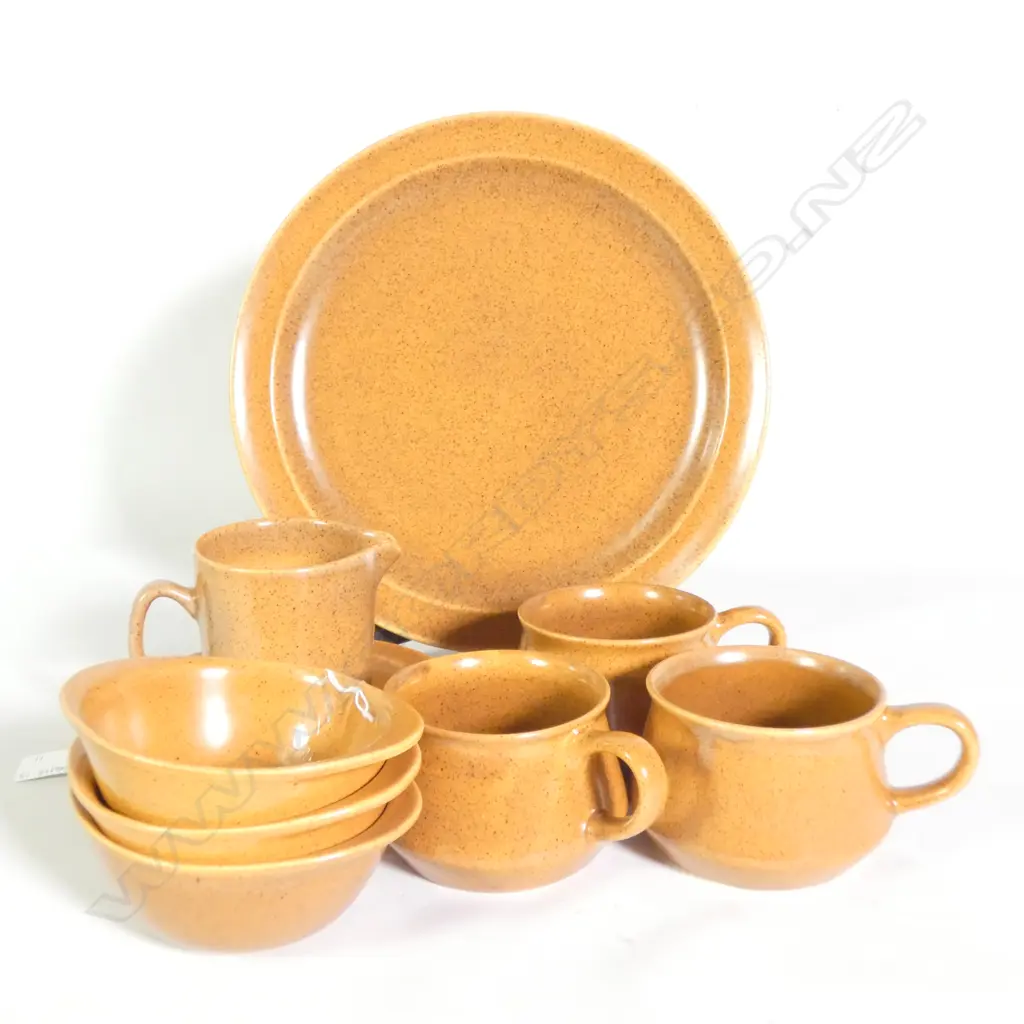 CROWN LYNN 11 PIECE STONEWARE SET  Image 1++
