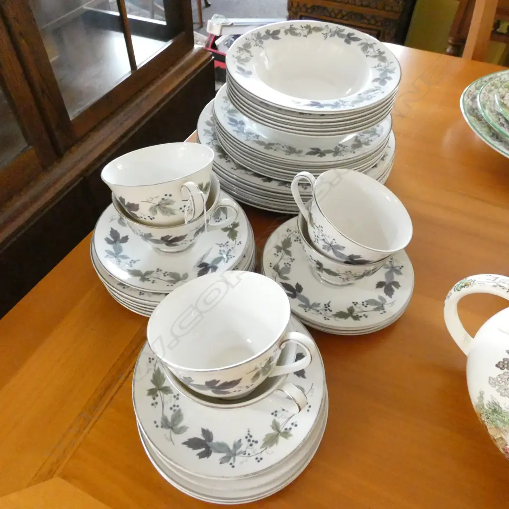 ROYAL DOULTON BURGUNDY PATTERN PART DINNER SET, 39 PCS. Image 1++