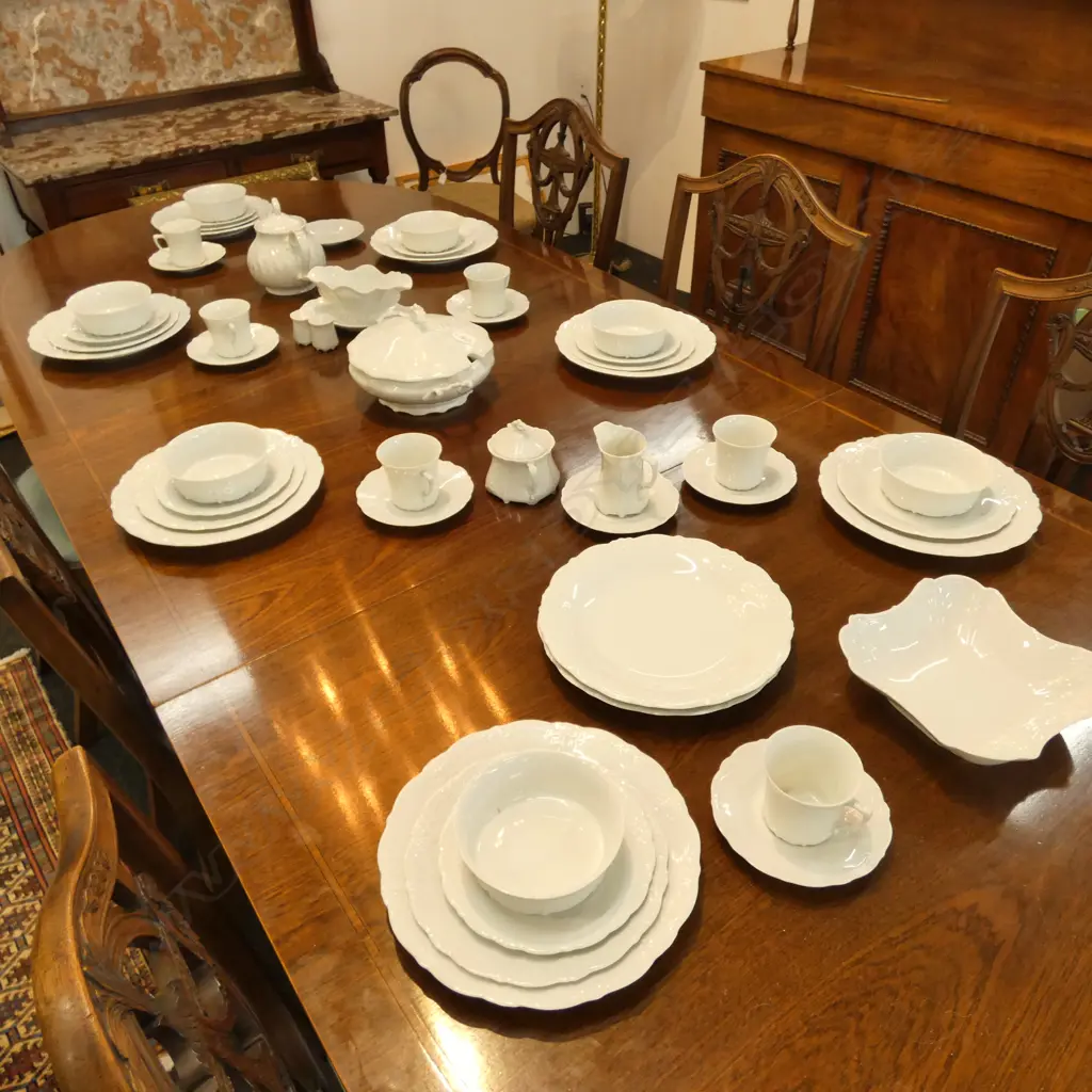 A LARGE HUTSCHENREUTHER DINNER SERVICE Image 1++