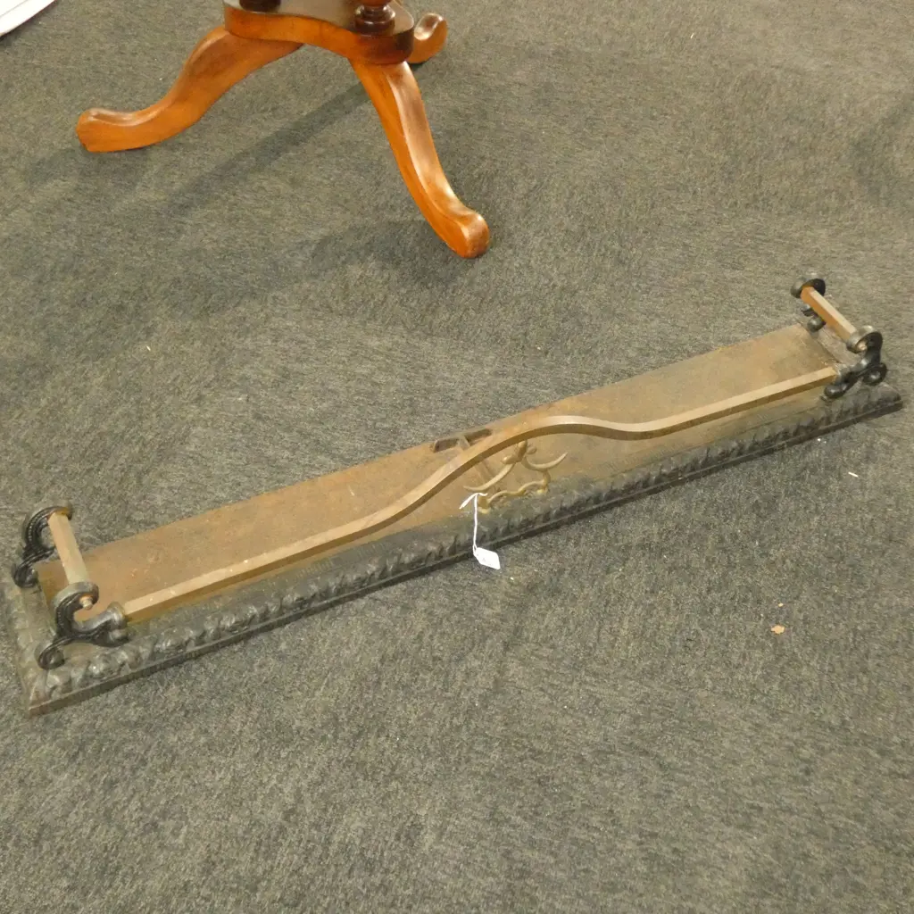 19THC FIRE PLACE FRONT GUARD, 1190mm Image 1++