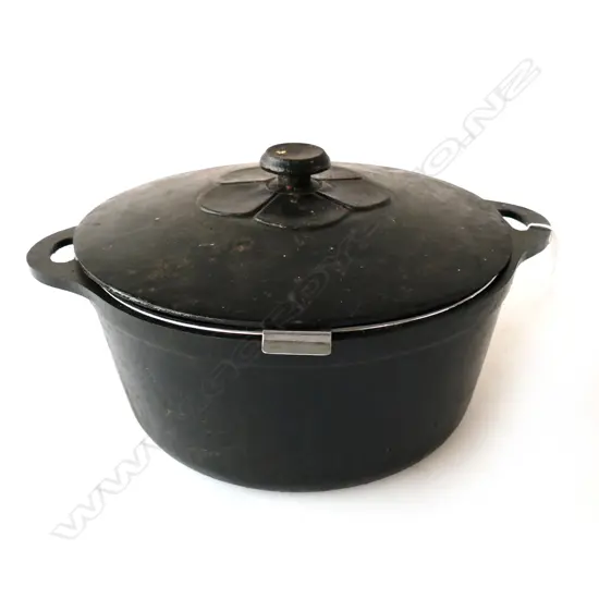 CAST IRON LIDDED POT WITH FRYER BASKET, W. 320MM