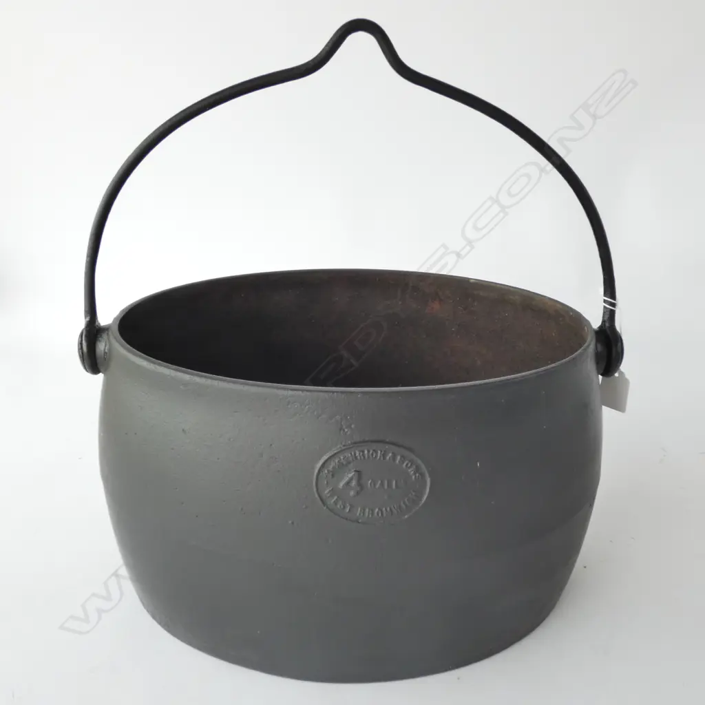 LARGE KENRICK CAST IRON OVAL POT, W. 400MM Image 1++