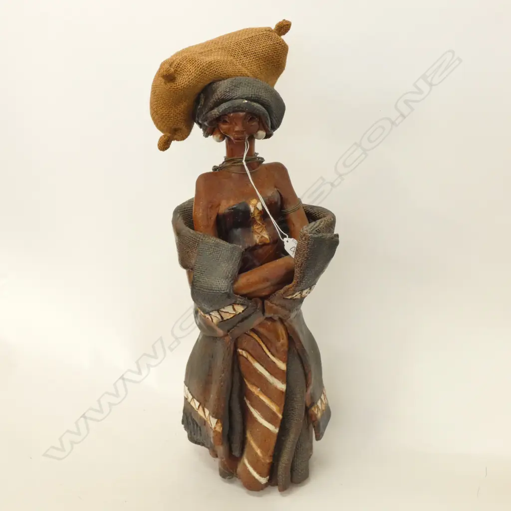 LARGE AFRICAN EARTHENWARE POTTERY STATUE Image 1++