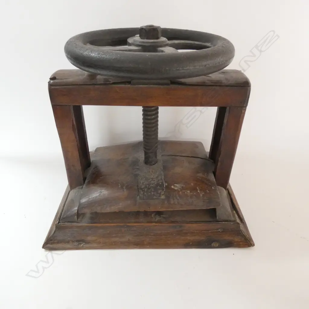 19THC WOODEN PRESS METAL WHEEL & SCREW FITTING Image 1++