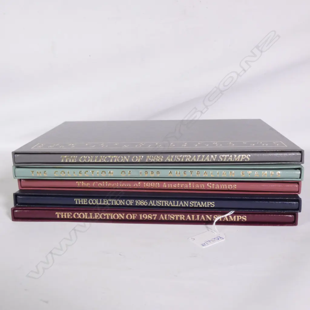 5 'THE COLLECTION OF AUSTRALIAN STAMPS' BOOKS; 1986 - 1990 Image 1++