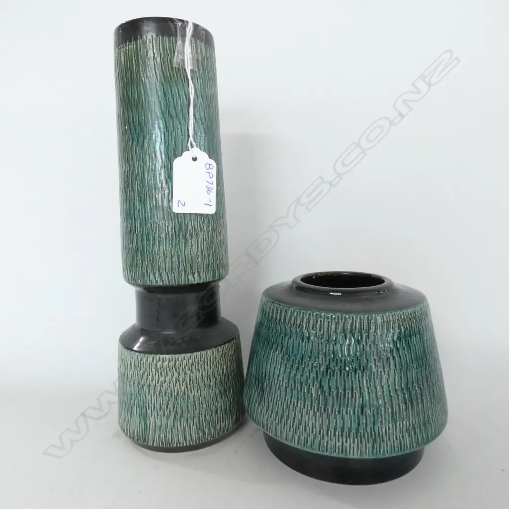 2 WEST GERMAN POTTERY VASES - GREEN TEXTURED  H. 250MM Image 1++