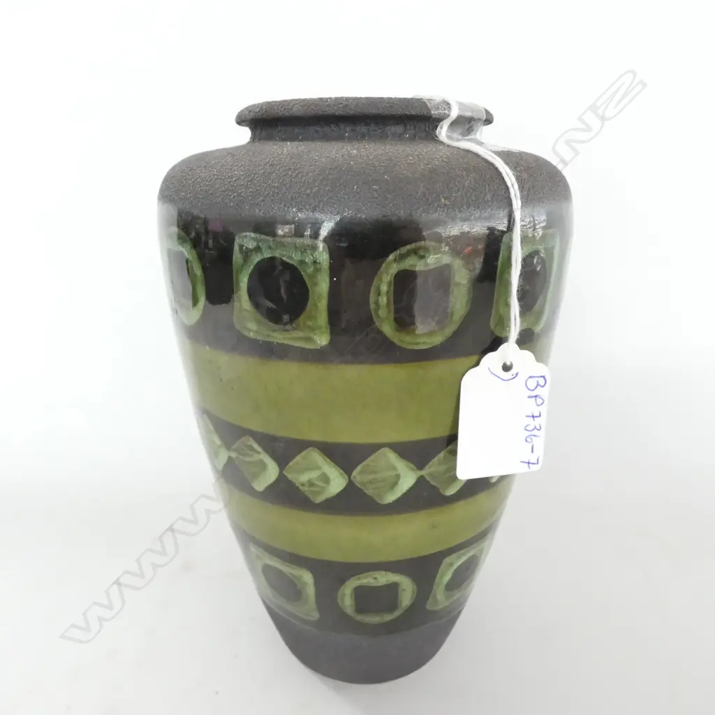WEST GERMAN POTTERY VASE, OLIVE GREEN DESIGN, H. 205MM Image 1++
