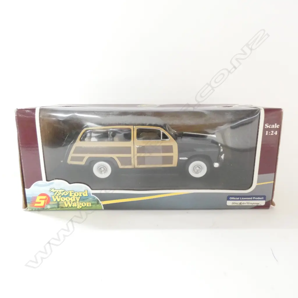 FORD WOODY WAGON, 1949, SCALE 1:24, BOXED  Image 1++
