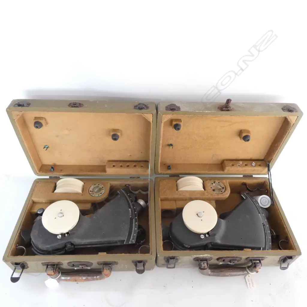 2 US NAVY BUBBLE SEXTANTS IN BOXES, c.1943 Image 1++