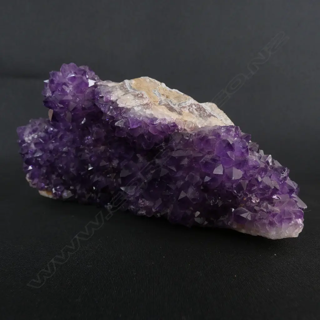 LARGE PIECE AMETHYST QUARTZ CRYSTAL W. 170MM Image 1++