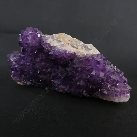 LARGE PIECE AMETHYST QUARTZ CRYSTAL W. 170MM