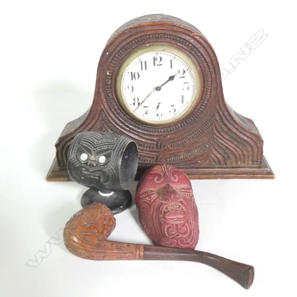 MAORI CARVED WOODEN CLOCK AF, PIPE, NAPKIN HOLDER & RESIN FACE Image 1++