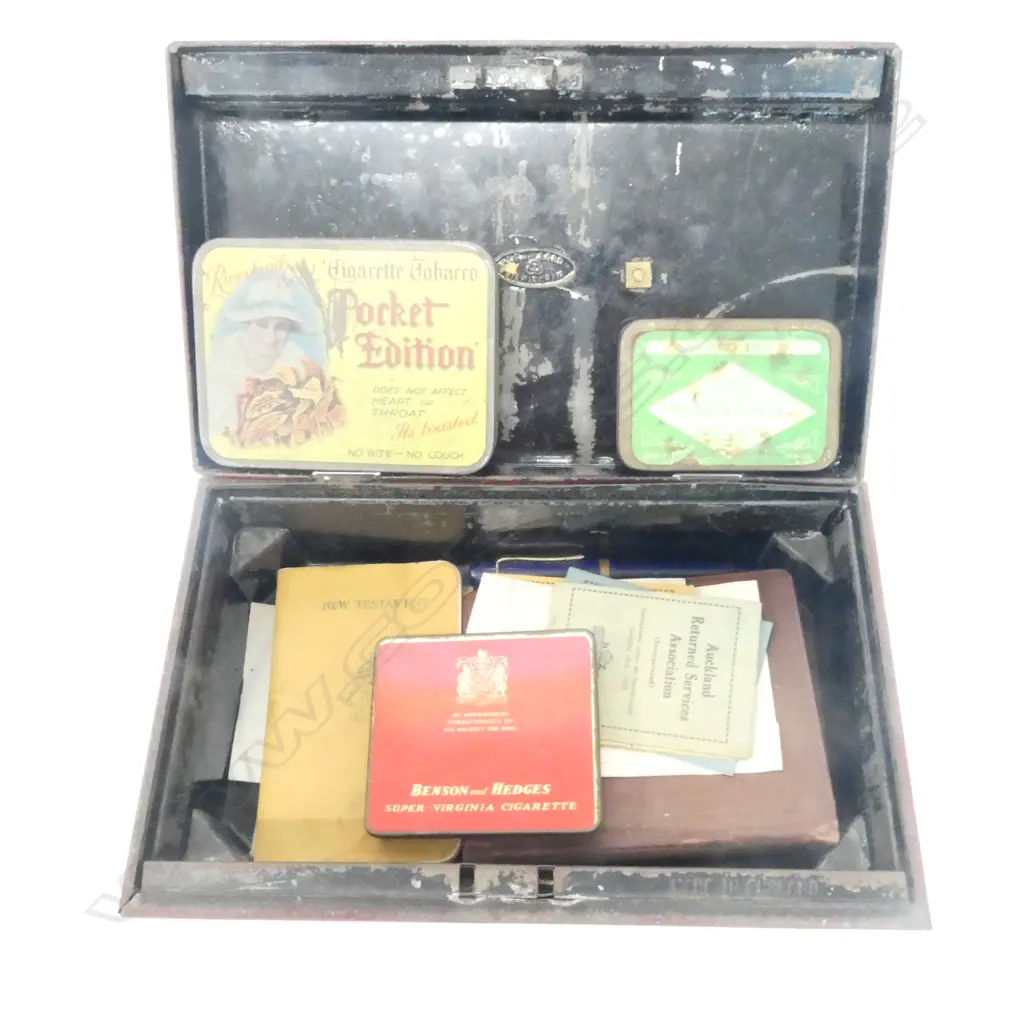 METAL MONEY BANK CONTAINING ASST. NZ WWI BADGES ETC Image 1++