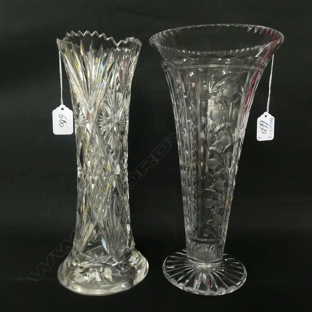 TWO CRYSTAL CUT VASES, H. 310MM Image 1++